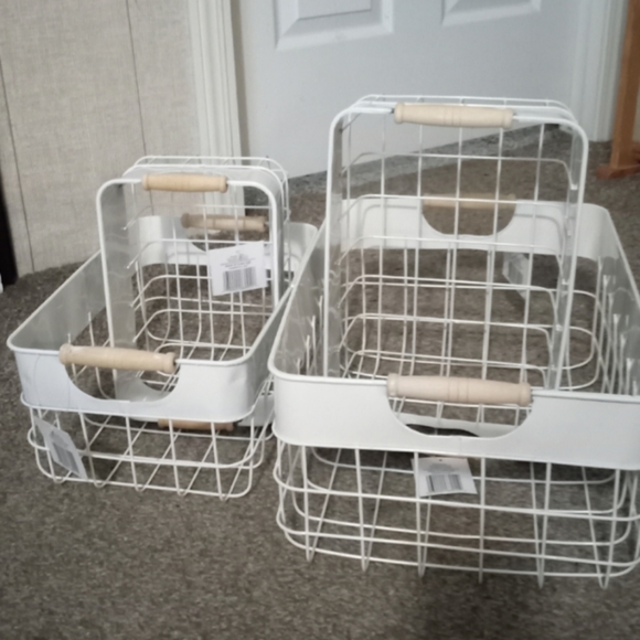 NWT- Lot of 4 White Metal Wire Baskets with Wooden Handles Sturdy and Attractive - Picture 2 of 3